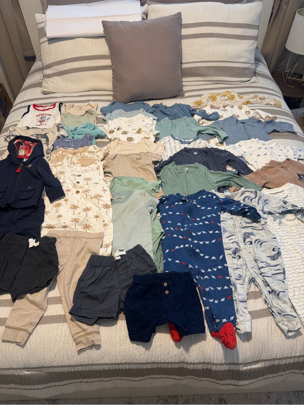 35 Pieces - NO STAINS: 6-9 Month Baby Clothes